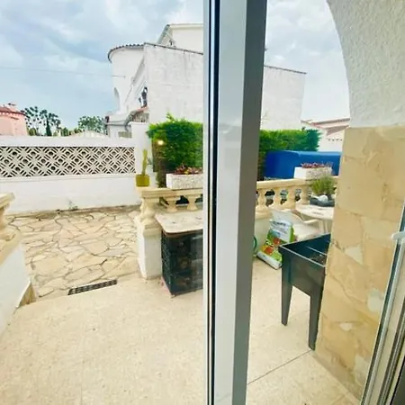 Casa 7 Montseny Holiday home Empuriabrava